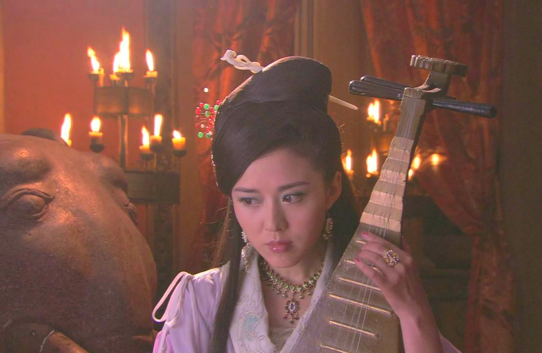 《西游记》中颜丹晨扮演百花公主,她的前世跟奎木狼两情相悦,两人打算