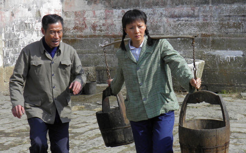 出差回来我发现,妻子对楼下男子不一般,竟然嫌我满足不了她