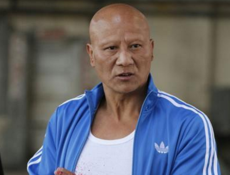 他们是一对夫妻,丈夫常常扮演凶神恶煞的坏人,妻子长相貌美如花