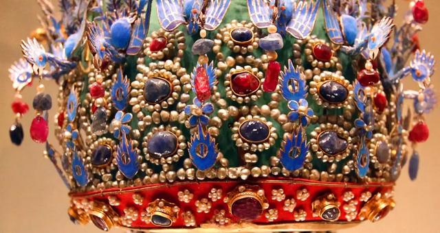 易拉罐做凤冠,惊艳几百万网友