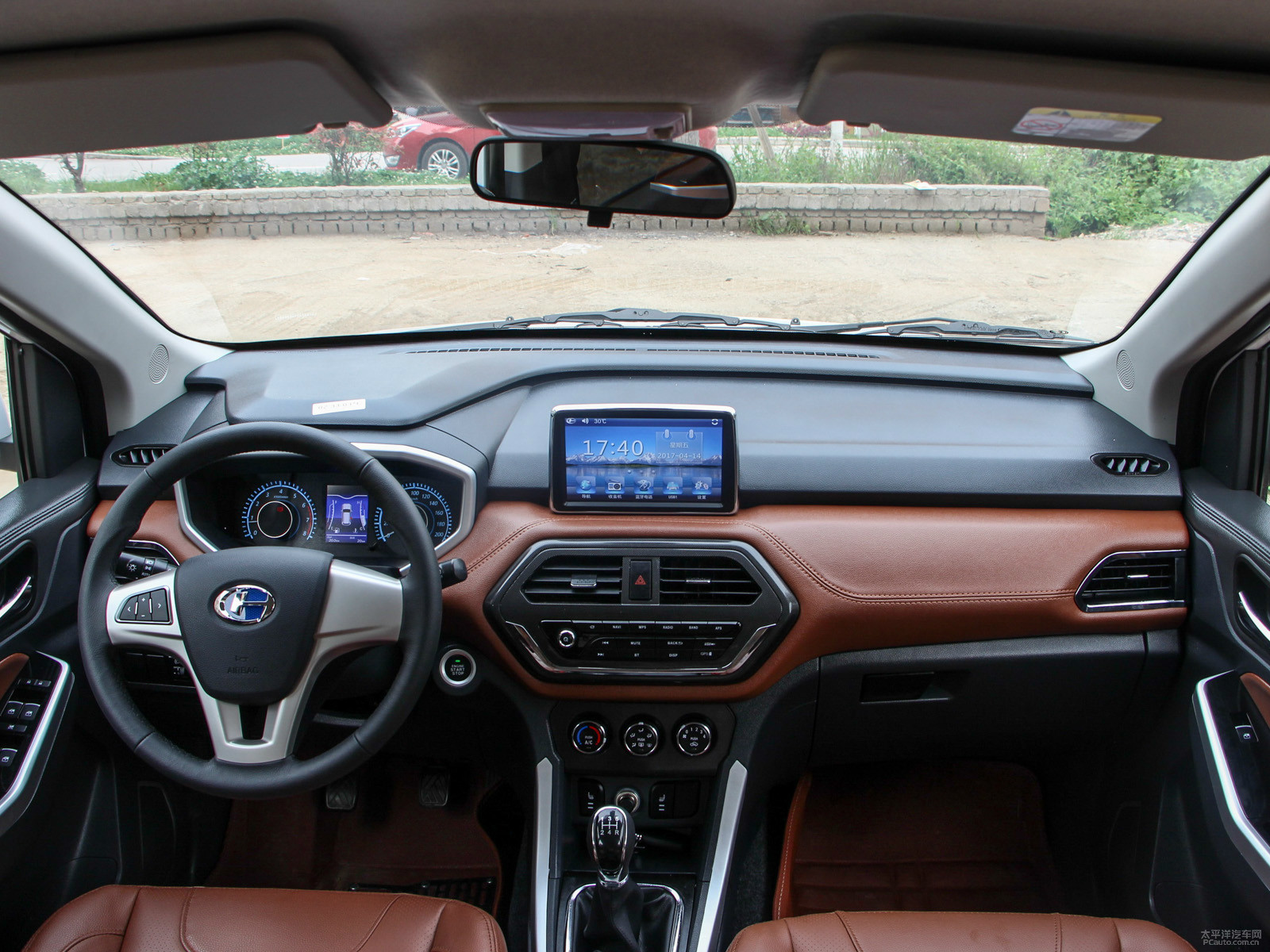 昌河m70的欣赏与品读 内饰设计也极具运动气质.