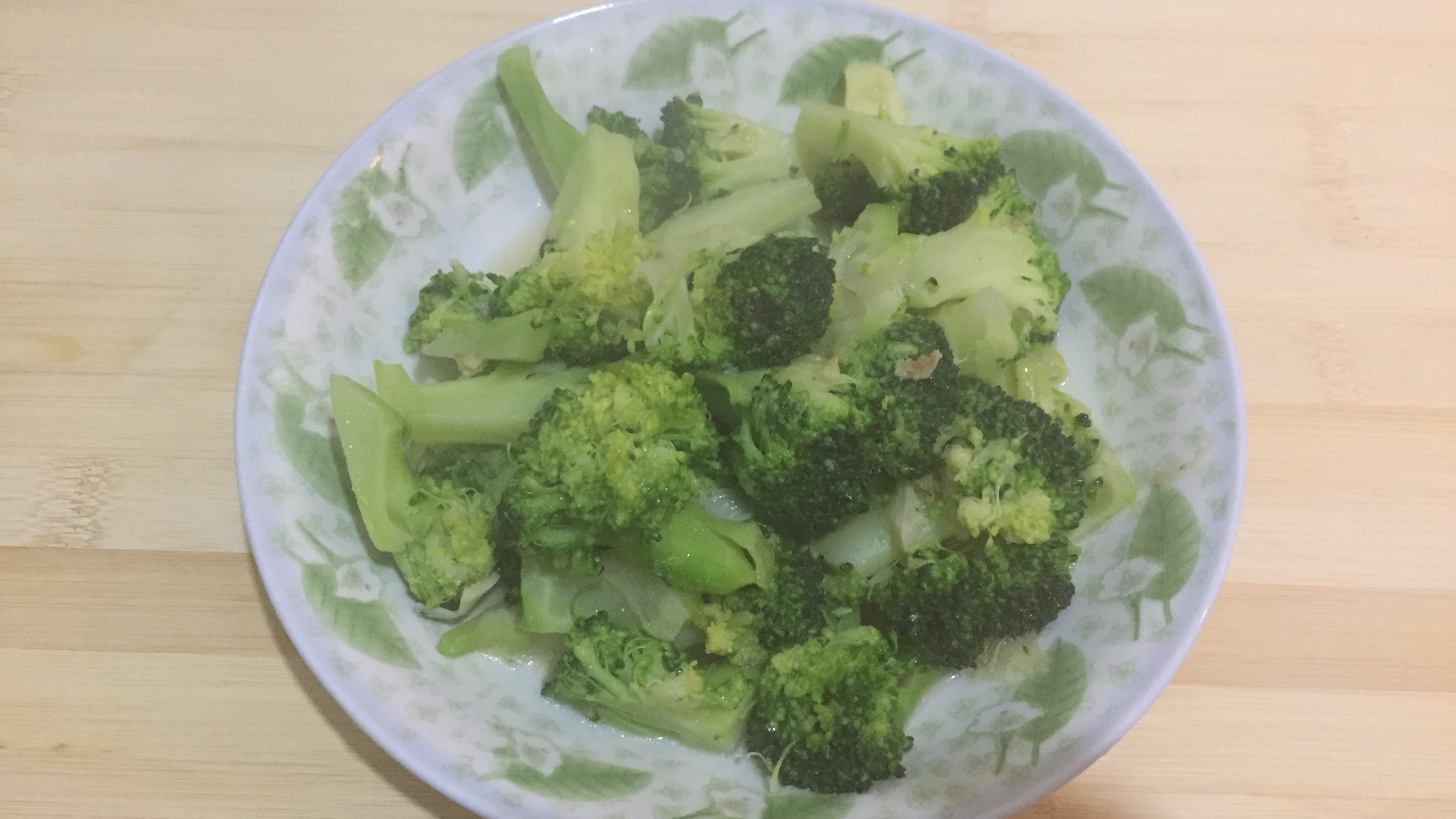 西兰花的做法:清炒西兰花,不但能帮助健脾开胃,还能有助于减肥