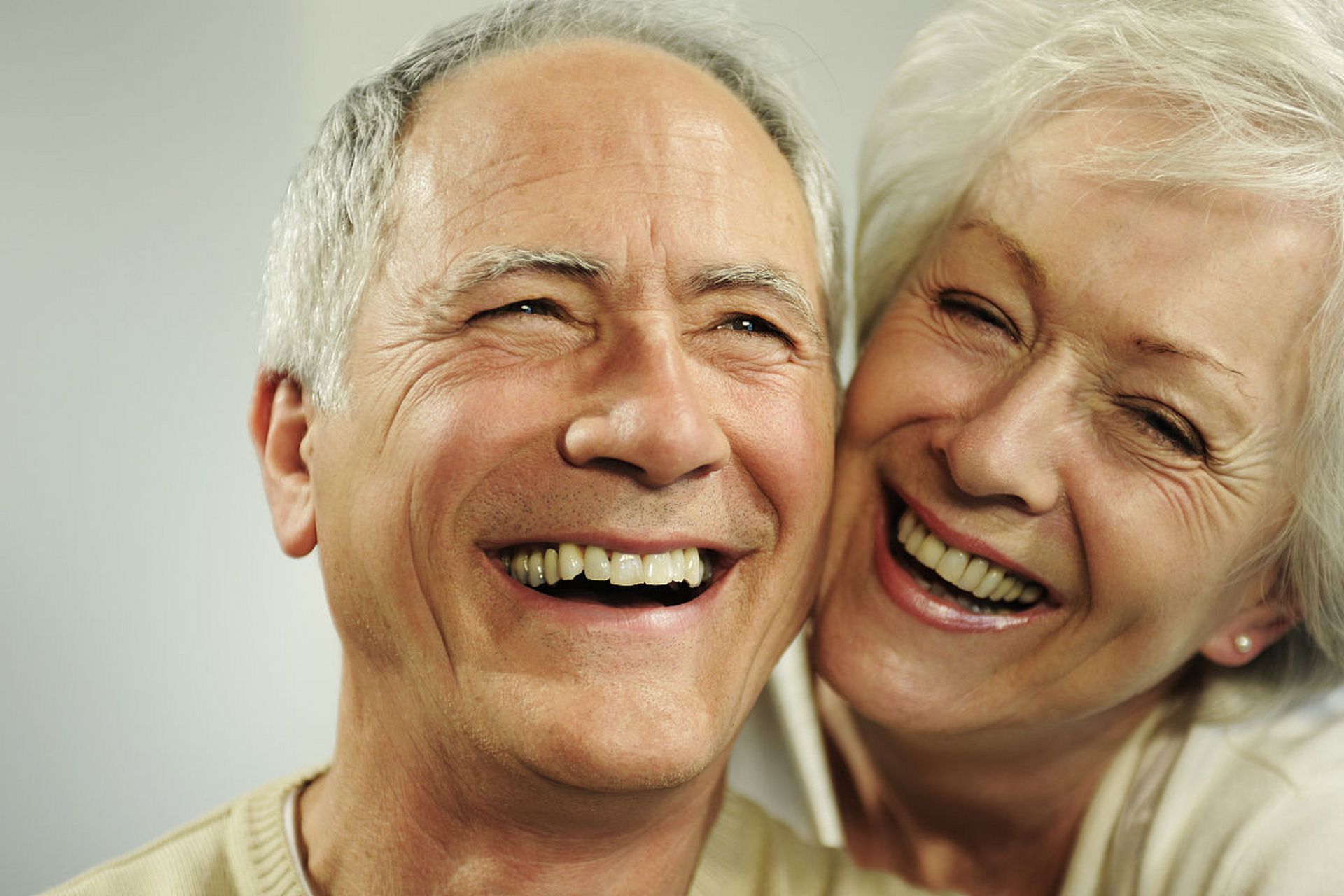 首先,我们可以了解一下牙齿缺失的几种常见修复方式.