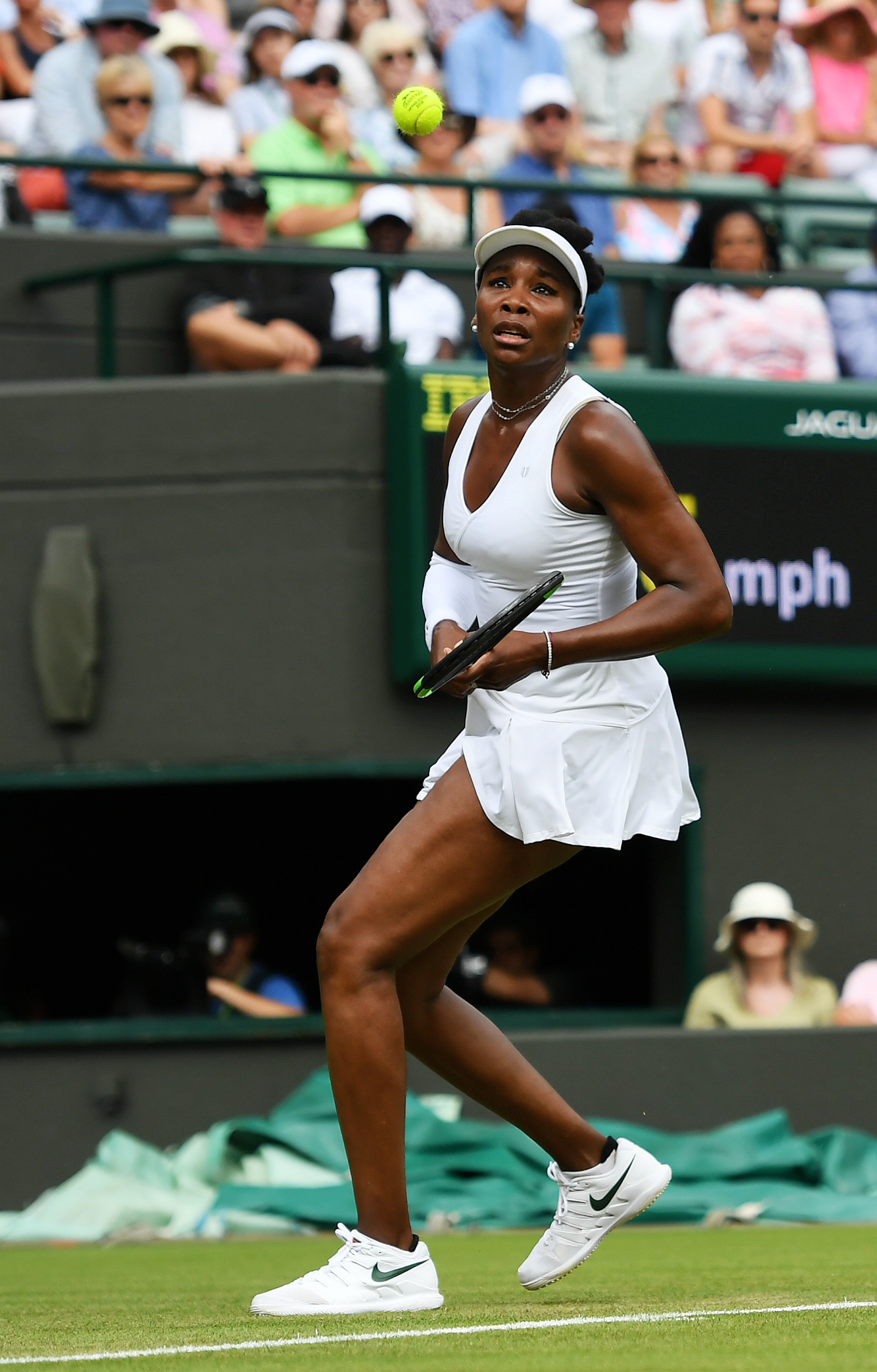 网球——温网:大威廉姆斯战胜杜赫鲁(2)