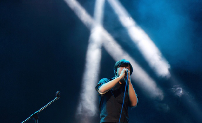 王宇良《春夏秋冬的你》:春夏秋冬放开了你,你让我怎么平静