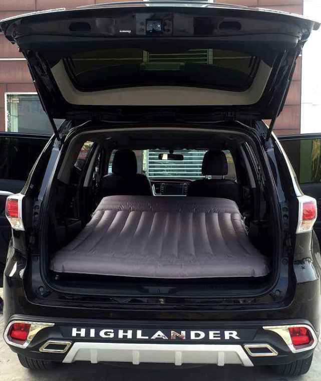 私家车跑长途,后车座放倒了当床用,交警看到这样说