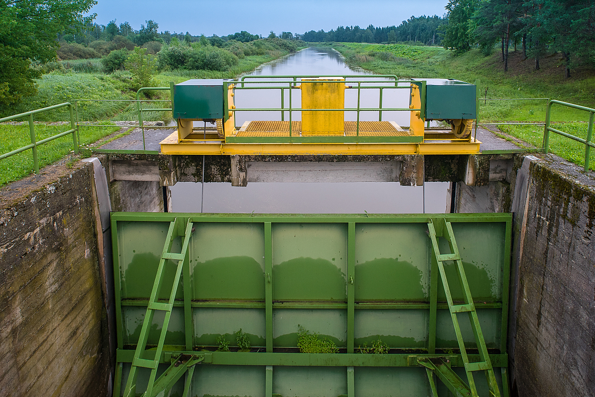 一体化污水处理设备在冬季需注意选址和基础处理,安装