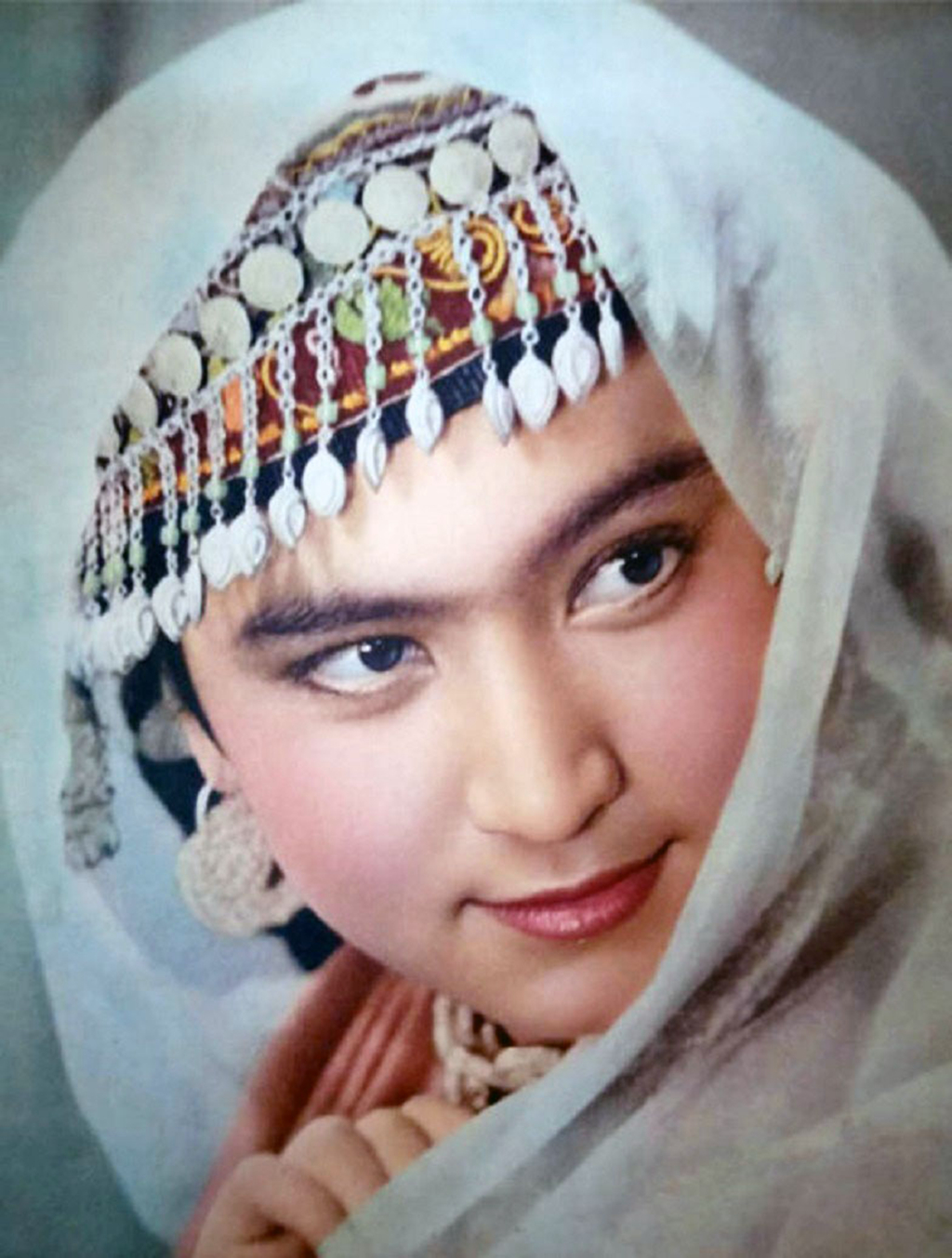 还记得《冰山上的来客》真假古兰丹姆吗?两人命运迥异,让人唏嘘