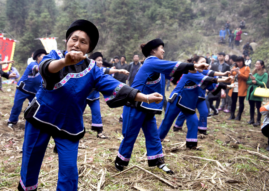 阿婆跳的摆手舞 转载自百家号作者:老时光