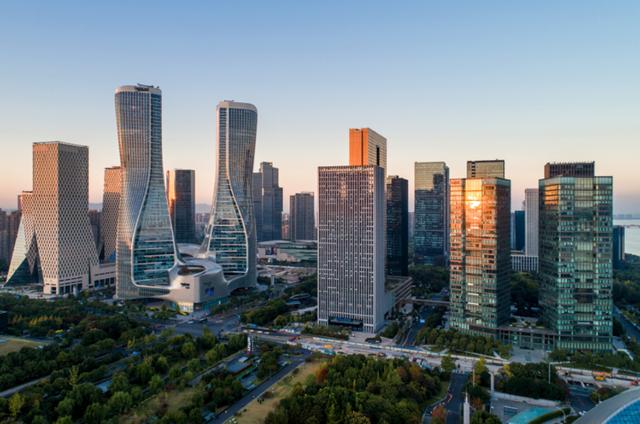 cbd林立的钱江新城,是世界级企业总部的集聚地.视觉中国供图
