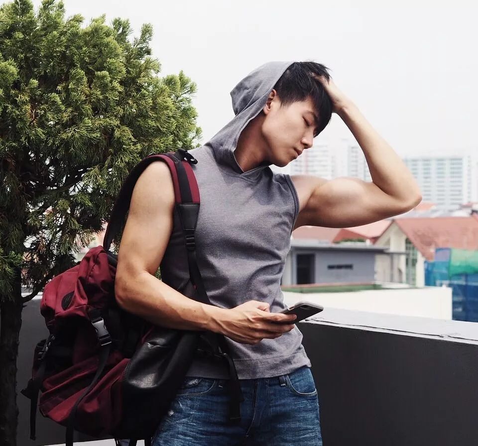 运动系的小狼狗,精壮的身材男友力满点,一起来看吧!