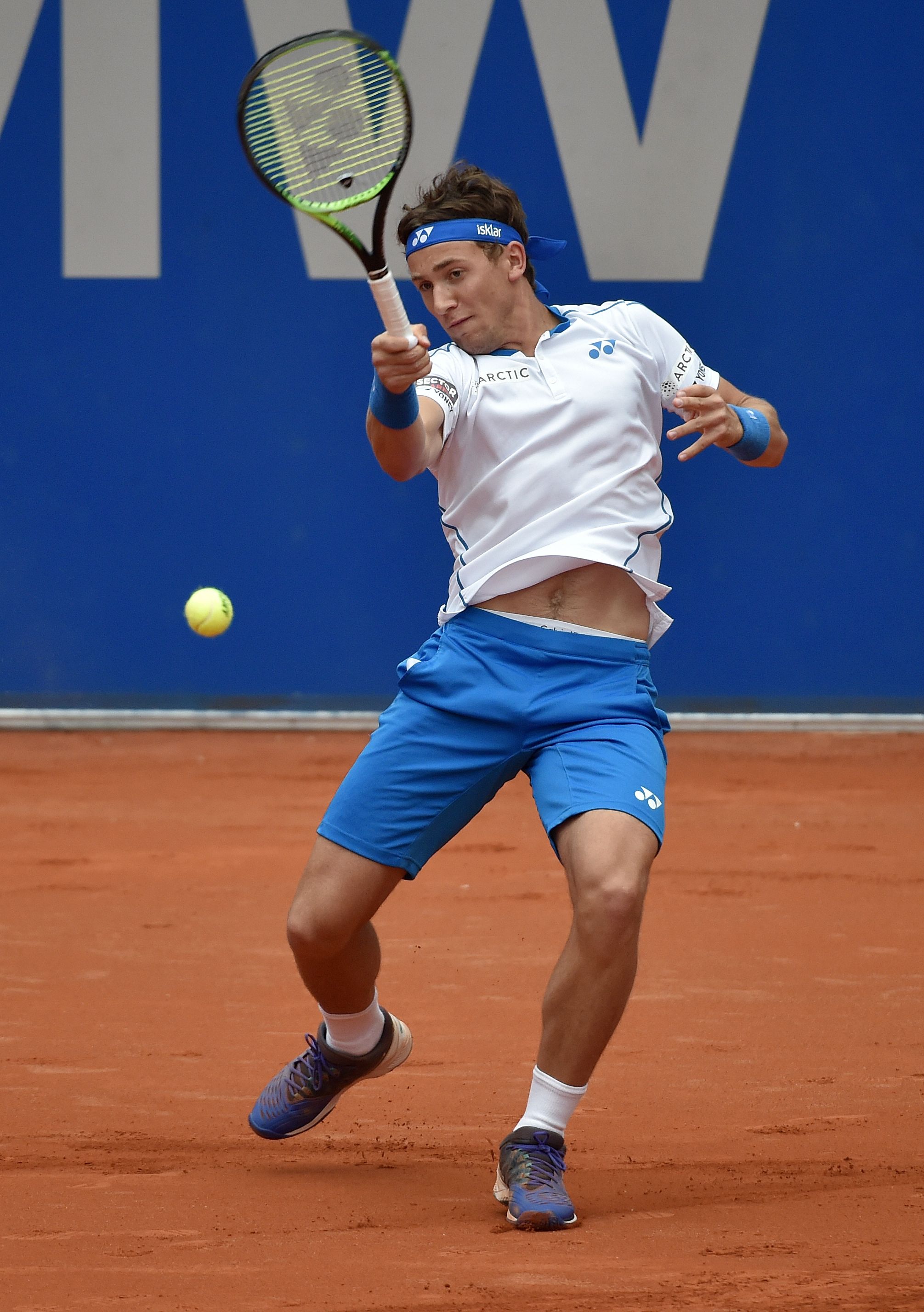 网球——慕尼黑公开赛:阿古特胜鲁德(1)