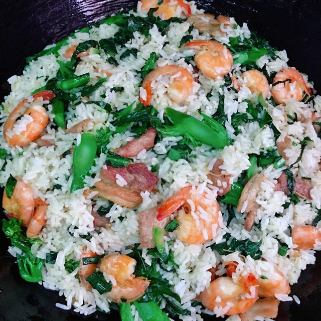 鲜虾五花肉芥蓝炒饭,营养美味,食材丰富,5分钟就搞定