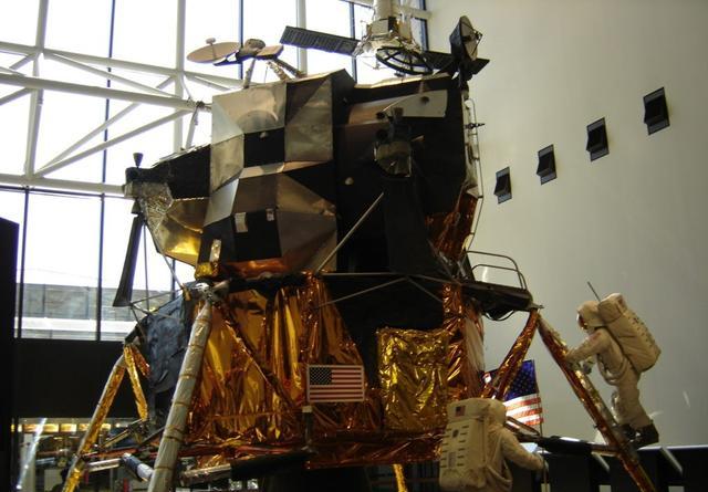 卫星上的金箔有啥用?为什么说它拯救了许多人的生命?