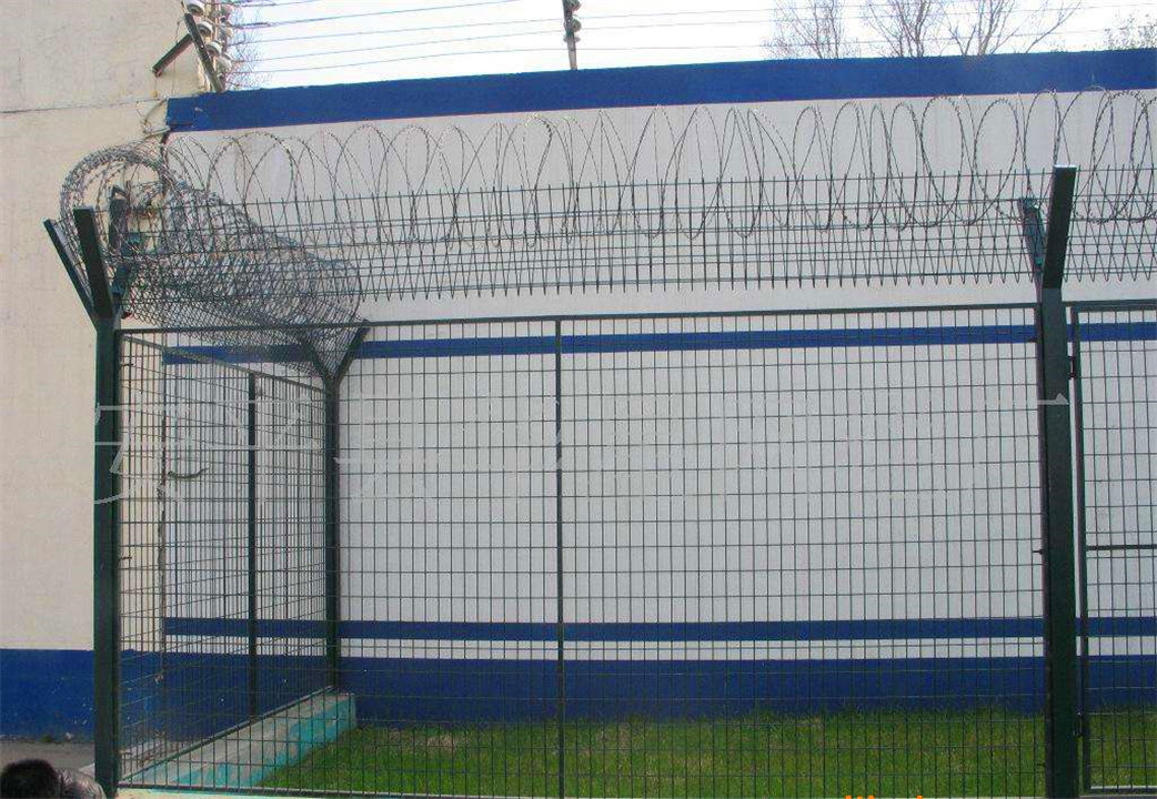 在监狱里被判无期徒刑的犯人,每天在做什么?网友:有人情味