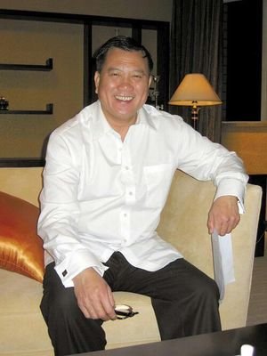 金马影帝万梓良近照,身患重病显苍老,昔日霸气气质不逊发哥