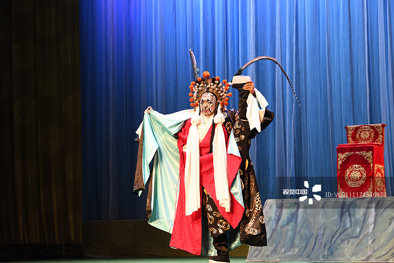 2018年11月1日,苏州,国家京剧院上演京剧《金钱豹》.