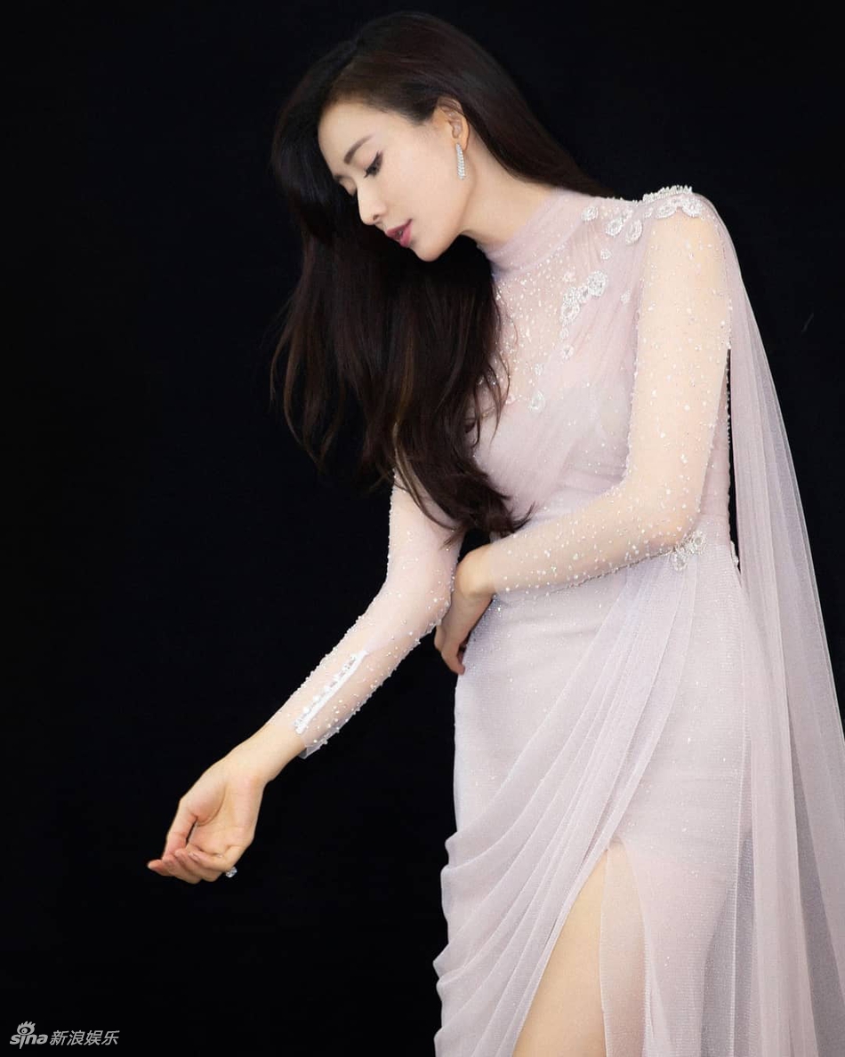 林志玲25日举办嘉年华会,活动所得都会捐出来做公益,这几天她为宣传