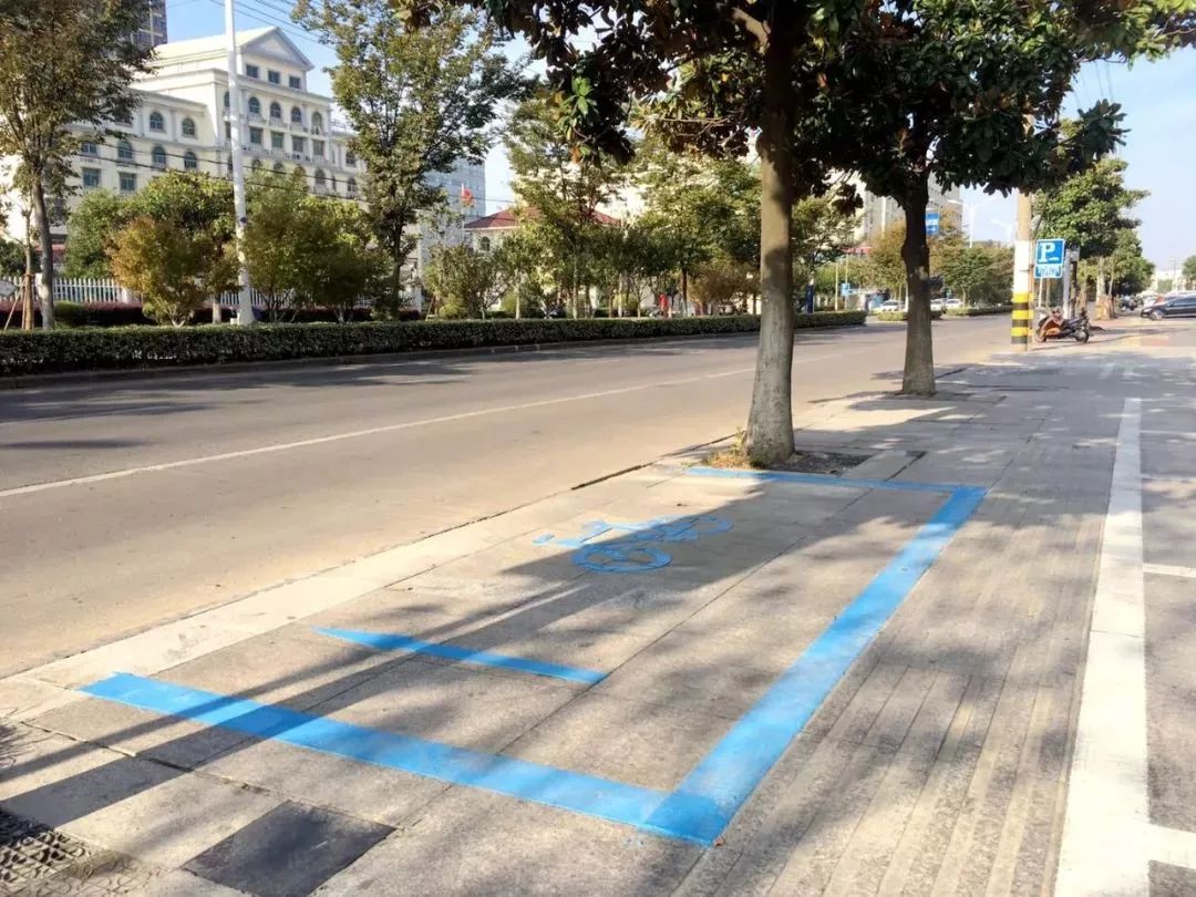 靖江非机动车有了"专属停车位"后,看看道路有啥变化?