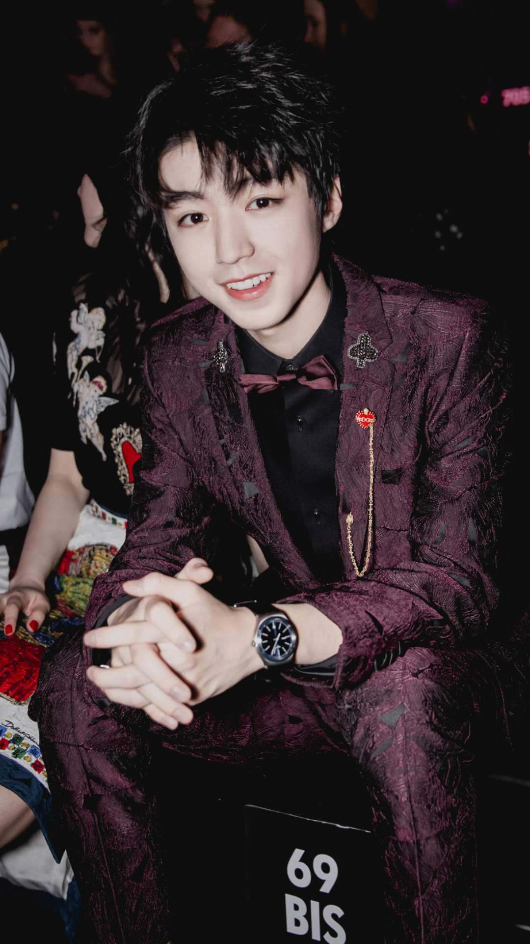 太撩!王俊凯米兰时装周亮相大秀,摩登真我展现爆棚高级感