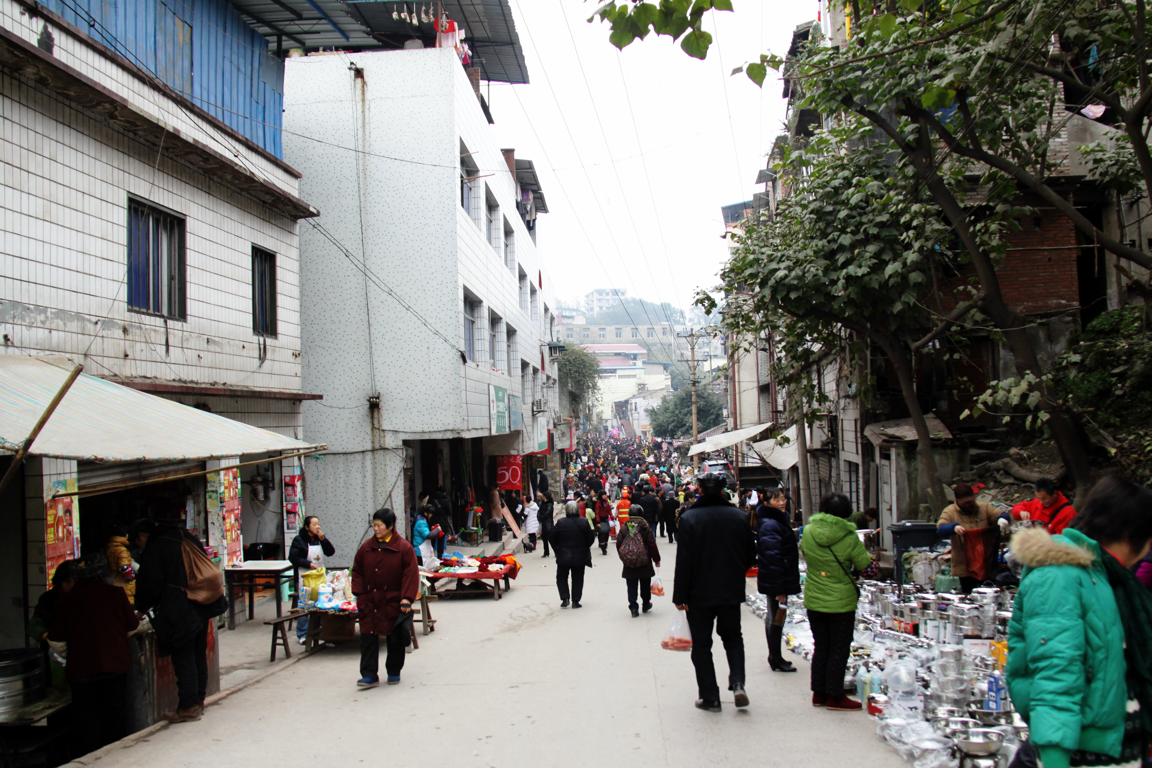 重庆著名小镇唐家沱,离市区很近,离游客很远