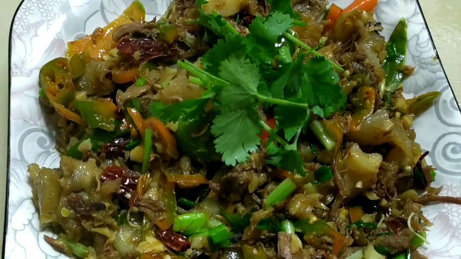 麻辣鲜香的剔骨牛肉