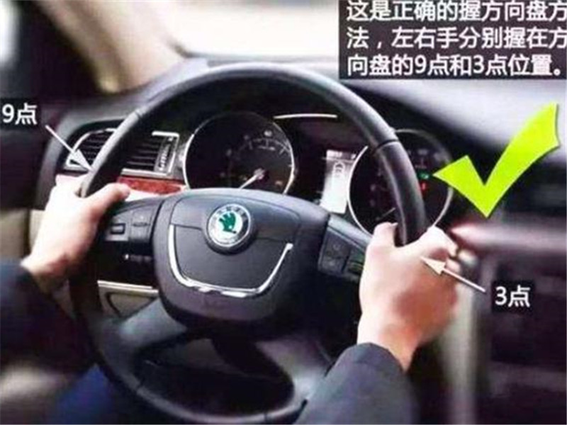 正常行车,倒车应该怎样打方向盘?教练:小技巧大学问!