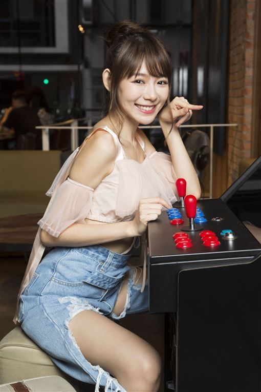 宅男女神林明祯,首披婚纱绝美照曝光,放话也许明天就闪婚