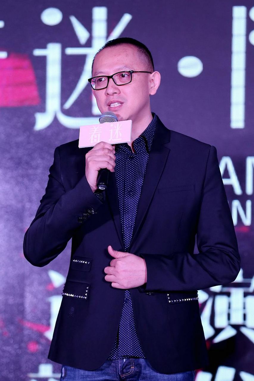 《歌手》总导演的名字:  前导演洪涛:让内娱波涛汹涌,太了不起了,  现