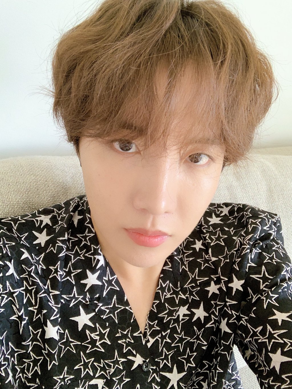 栗色小卷毛厚比上线 绝美自拍照了解一下?