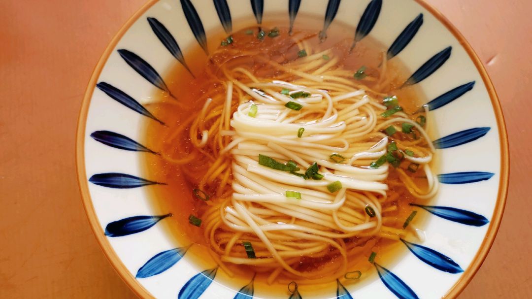 无锡大姐教你在家做阳春面,用料简单,味道鲜美,很适合上班族