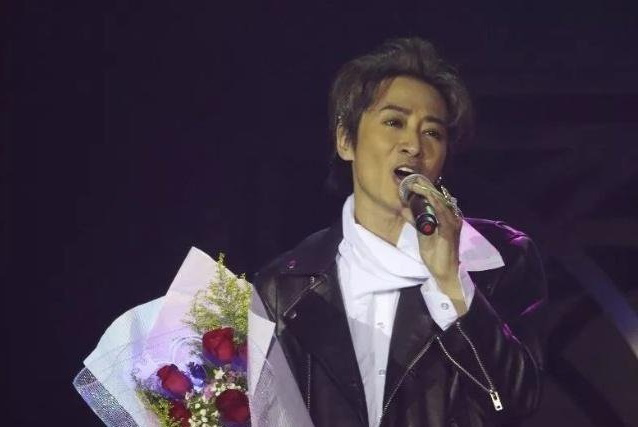 孙耀威复出开演唱会,看到近照后,网友:不愧是不老男神