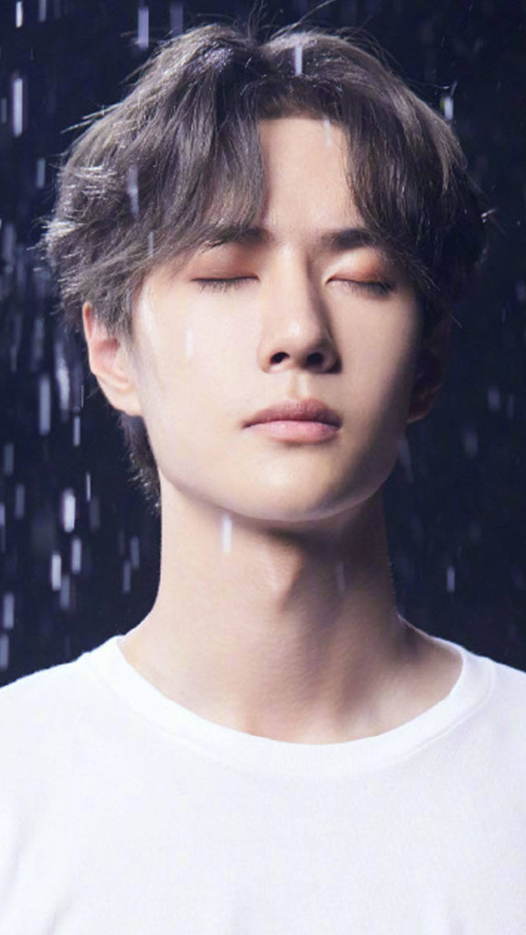 王一博雨中帅气时尚写真