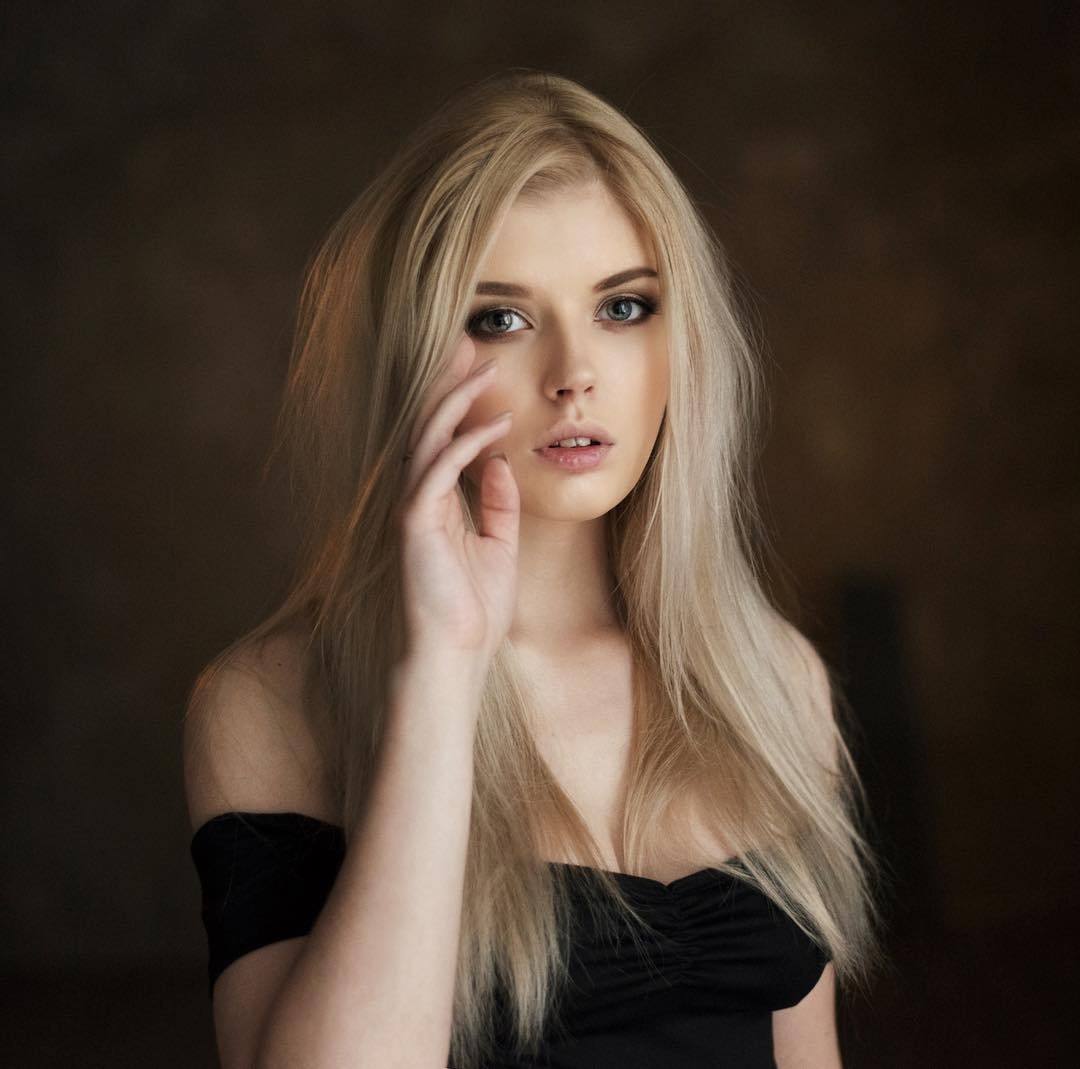 乌克兰美女大量涌入浙江,应如何生活?得知真相后感叹:深谋远虑