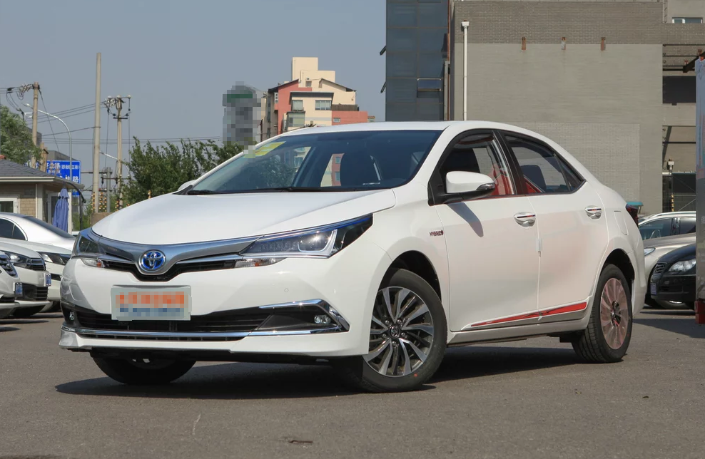 白色一汽丰田-卡罗拉双擎图片欣赏与解析