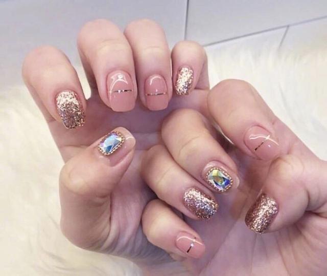 浅色系美甲 每款都很显肤白