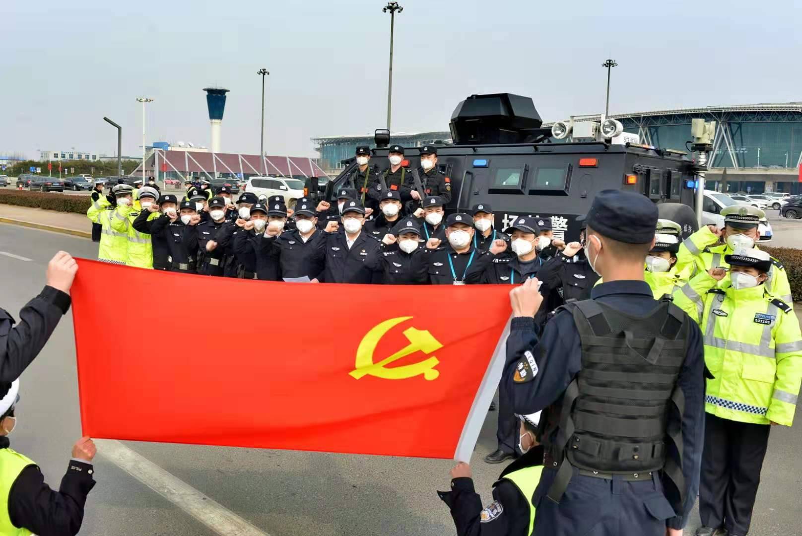 济南机场:让党旗在防控疫情斗争第一线高高飘扬