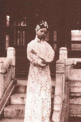 老太太带着祖传金钗去鉴定,专家看到钗上五个字,忙问您母亲是?