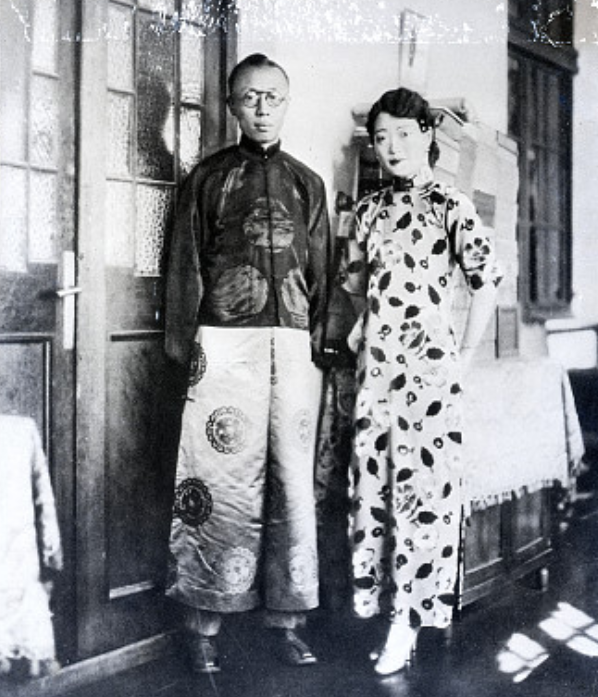 清朝末代皇帝"溥仪",年轻时候非常英俊,老婆也都非常