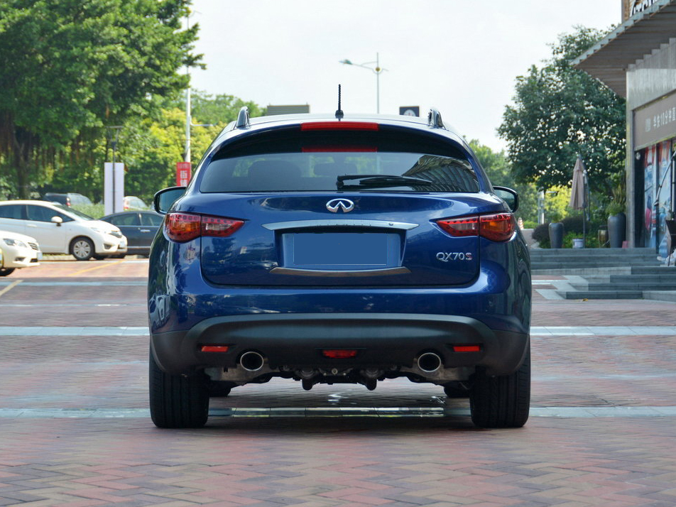 "霸气十足"的英菲尼迪qx70,设计感出色,开出去"倍"有面子