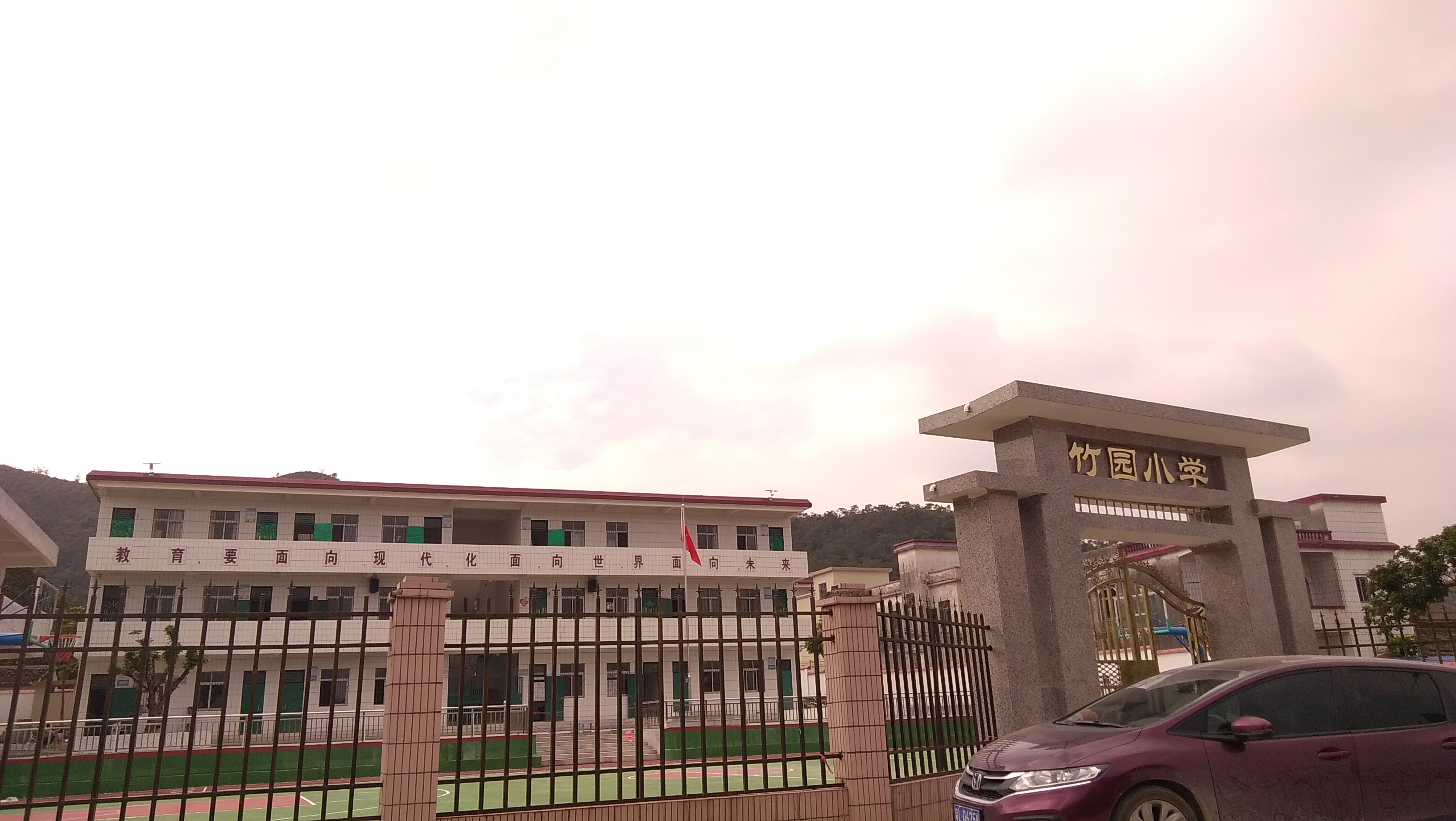 惠州稔山镇竹园村,一条厦深高铁就从村边经过的美丽村庄