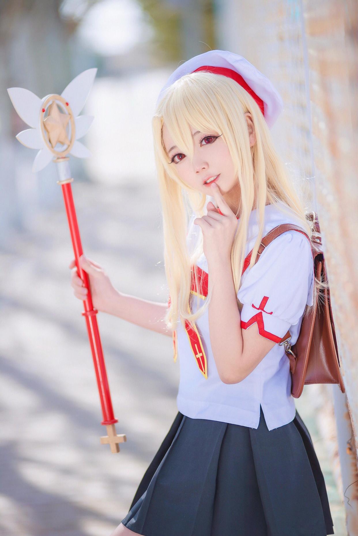 cosplay:背着小书包上学的伊莉雅,我能跟你做同学吗?