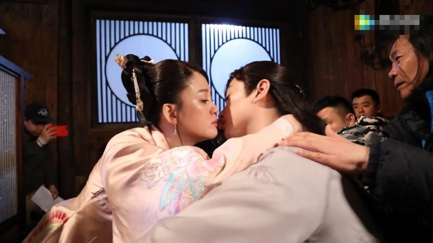 独孤皇后花絮:陈乔恩陈晓甜蜜吻戏,陈晓全程被动