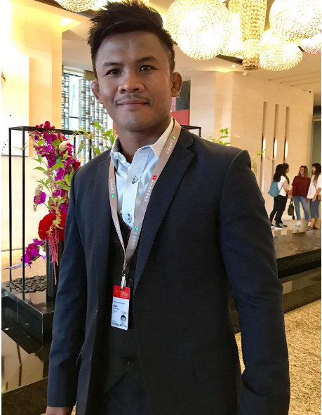 多张图片带你了解,36岁泰拳王子播求的私下生活,穿上西装很帅气