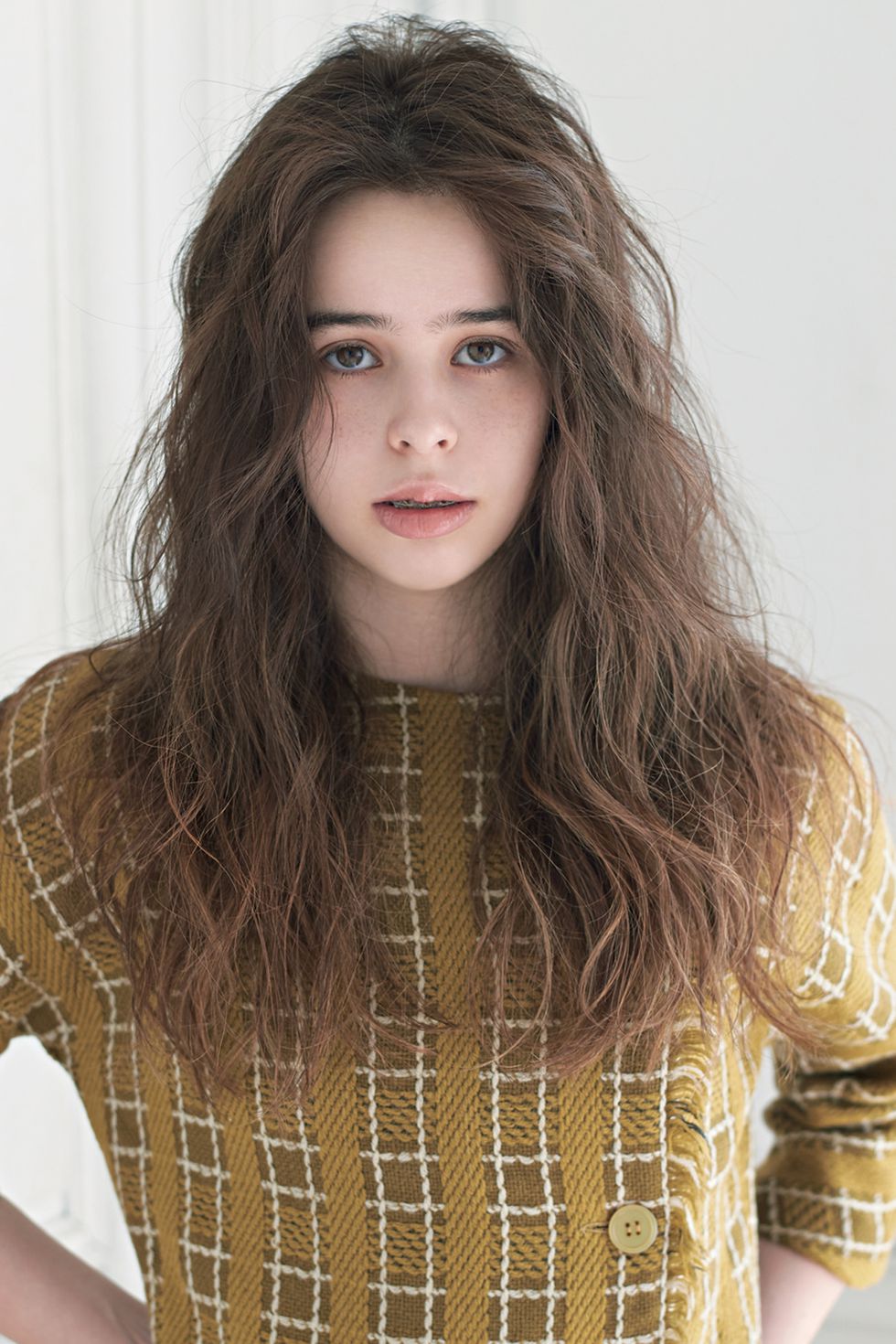 11.大面积卷发打造出机车女孩的感觉.