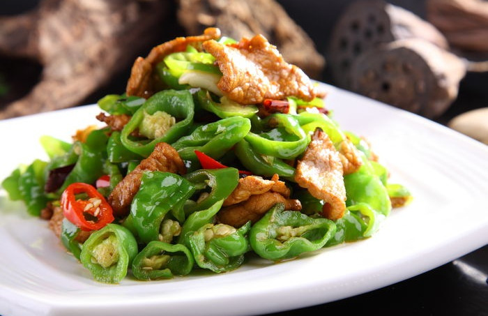 想做出"余干辣椒炒肉",辣椒不对不要紧,做到这两步就行了!