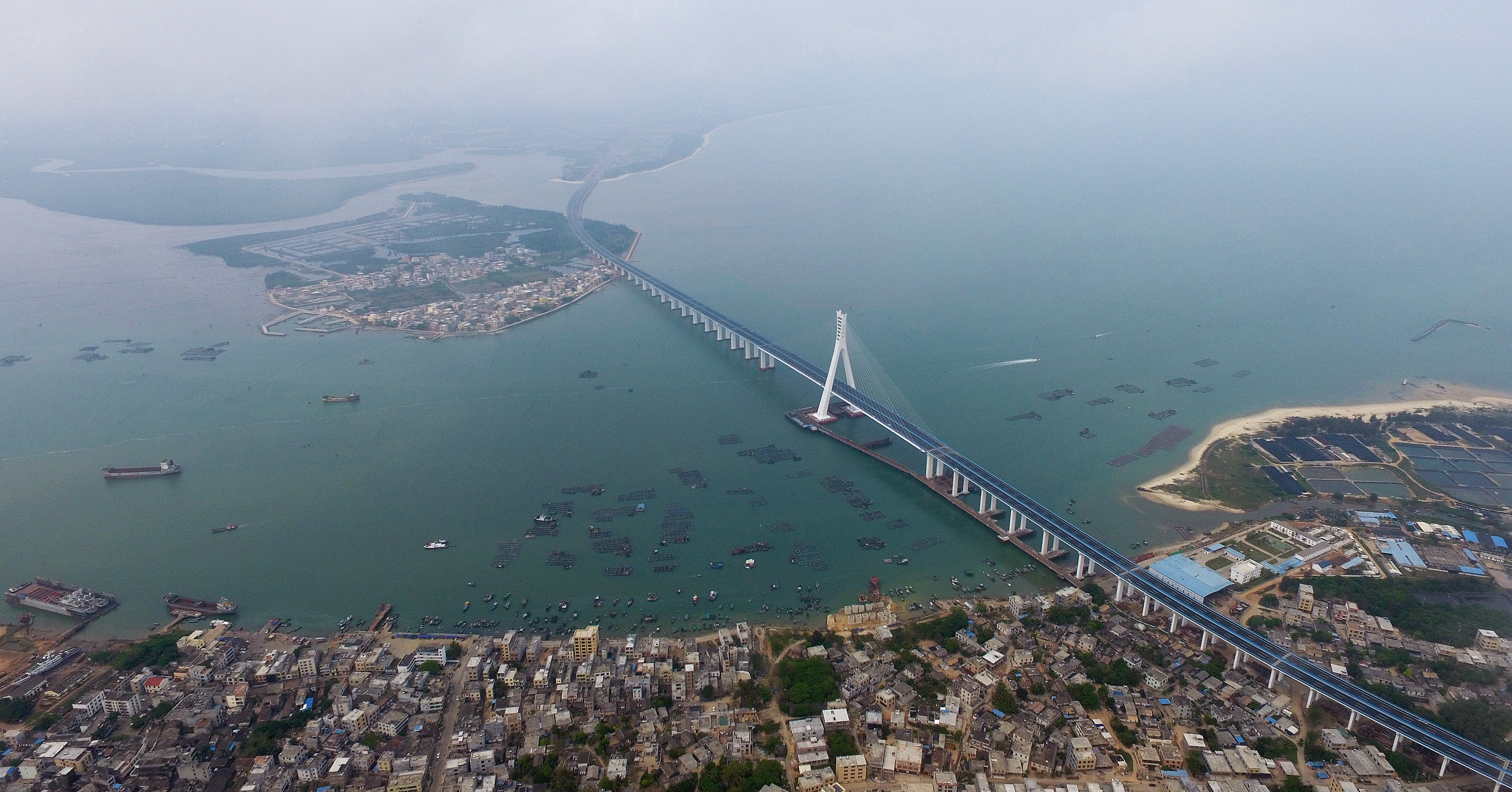 海南海文大桥建成通车