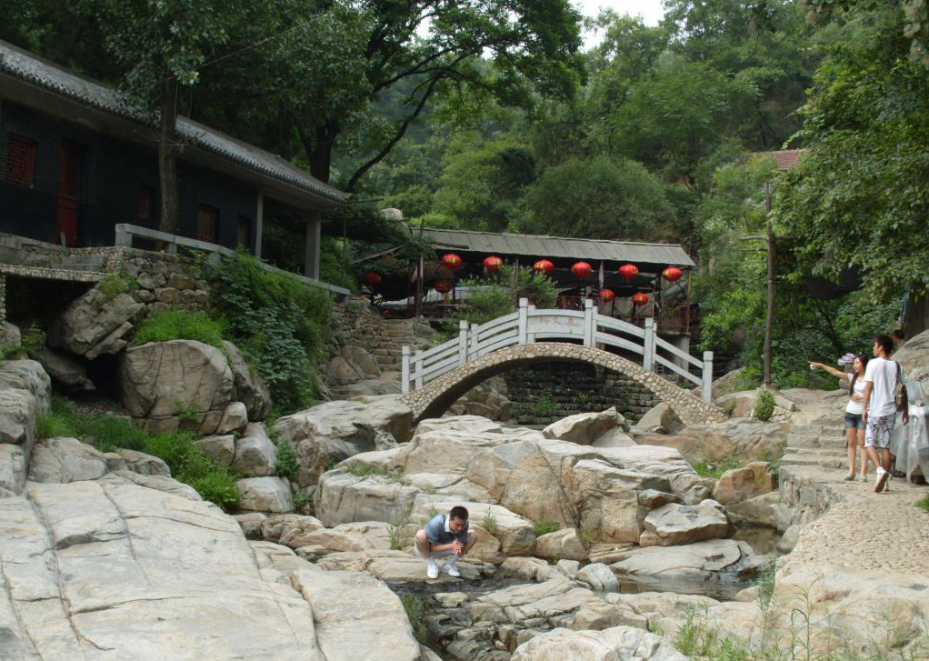 被写进课本的景区,王母池的景色艳丽,实在是代表性的存在