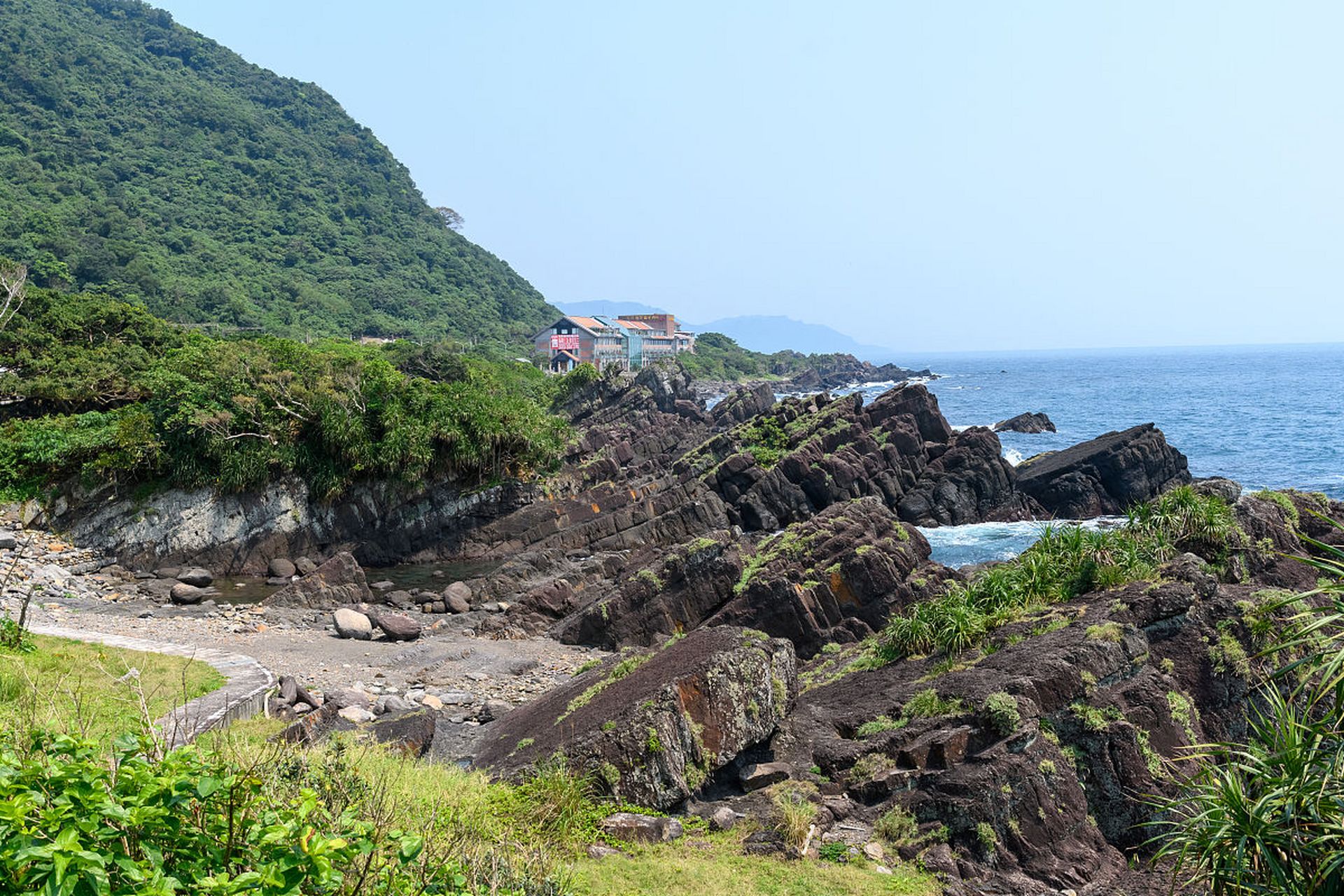 深圳大鹏半岛国家地质公园:拥有丰富的地质遗迹和独特的自然风光,是