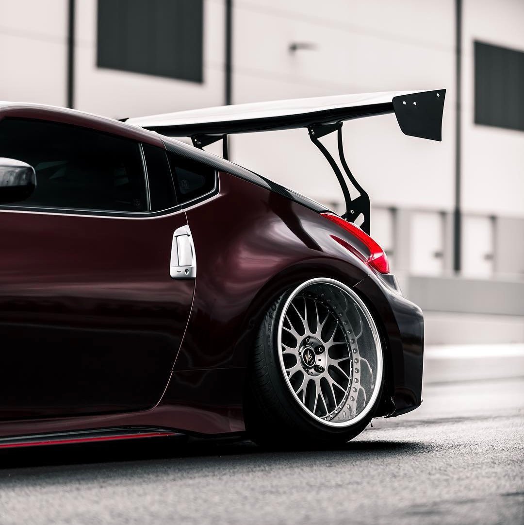 大尾翼的日产370z,改装得挺漂亮的 转载自百家号作者:小美摄影看看